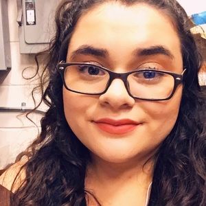 Meet your Posher, Leticia